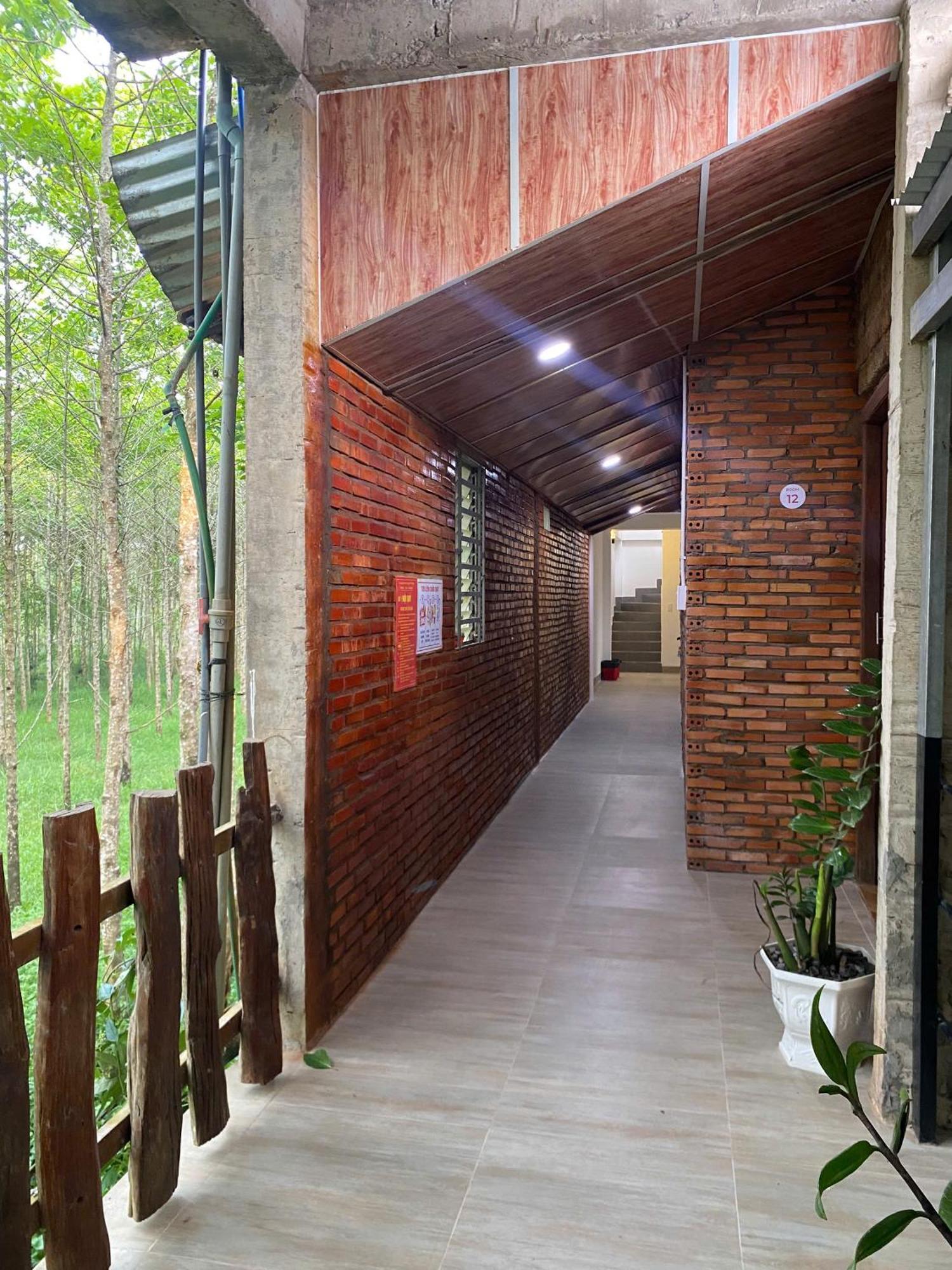 Lava Rock Viet Nam Lodge Anhfly Resort Nam Cát Tiên Exterior foto